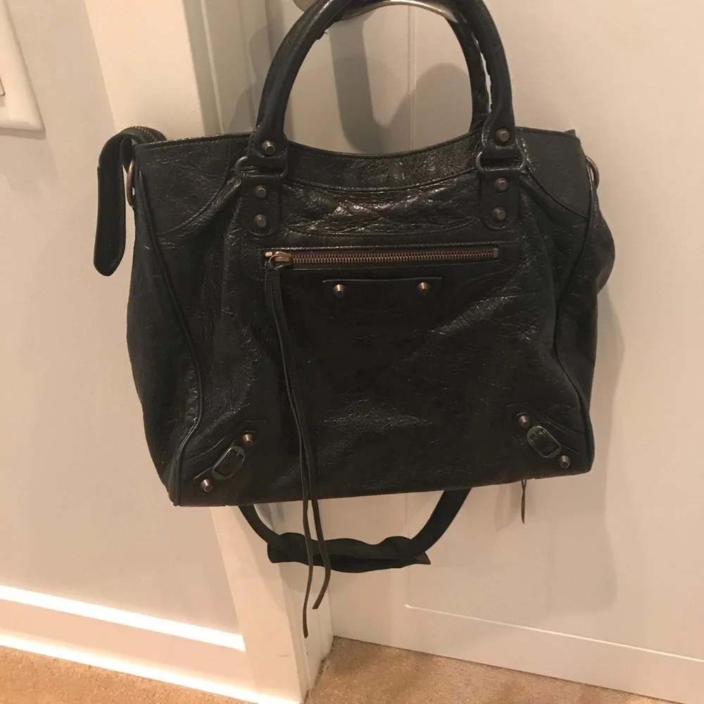 Blaenciaga Classic Velo Crossbody Bag - Picture 3 of 7